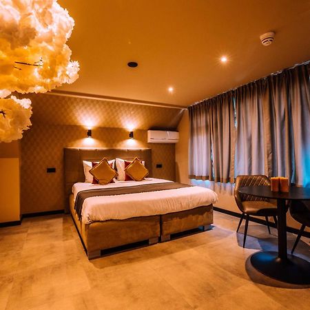 Hotel Buren Buren  Экстерьер фото