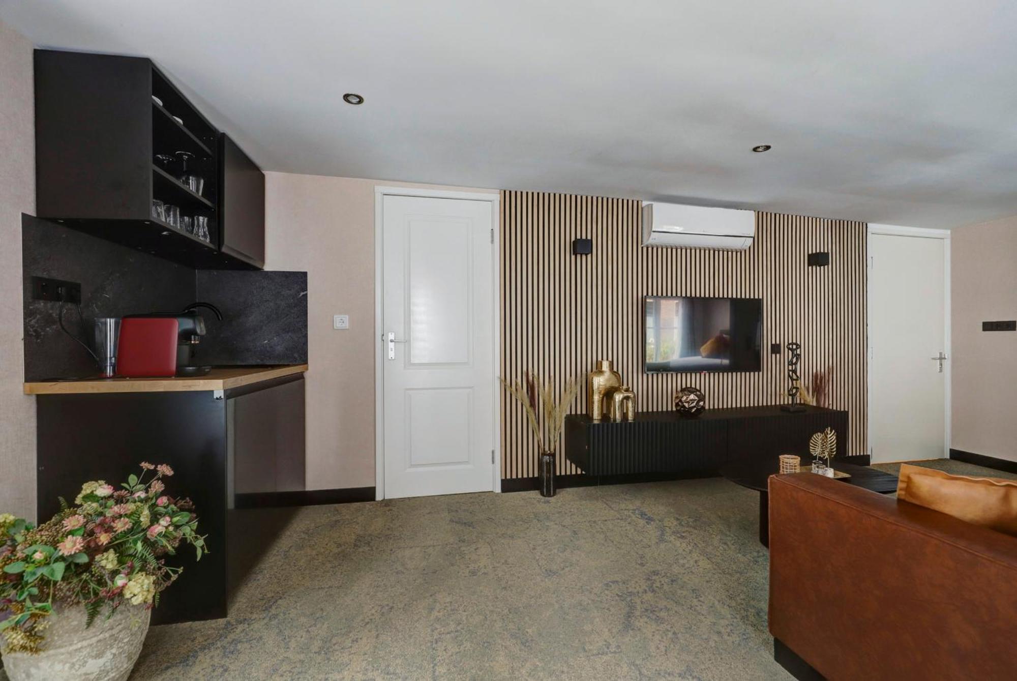 Hotel Buren Buren  Экстерьер фото
