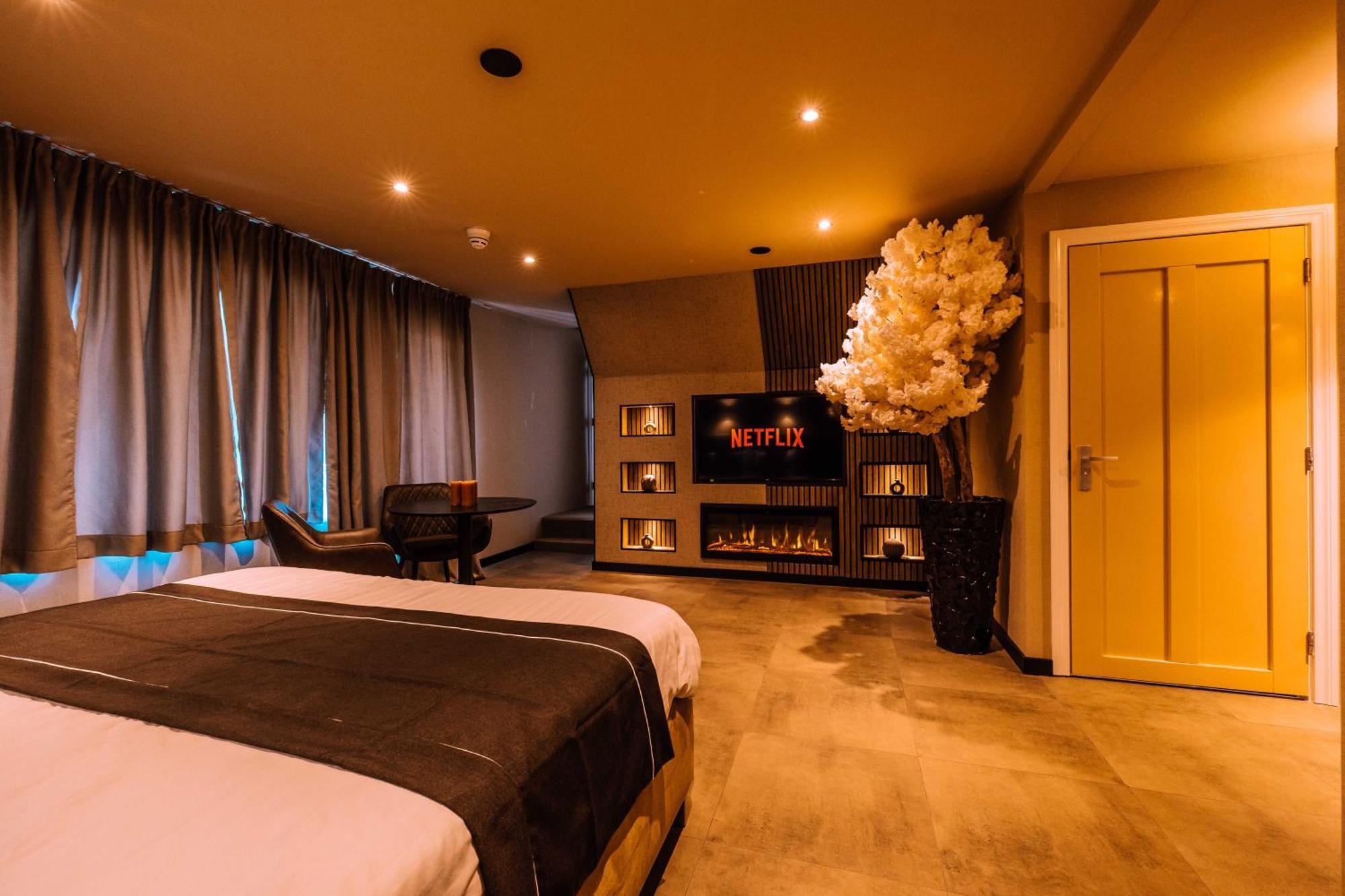 Hotel Buren Buren  Экстерьер фото