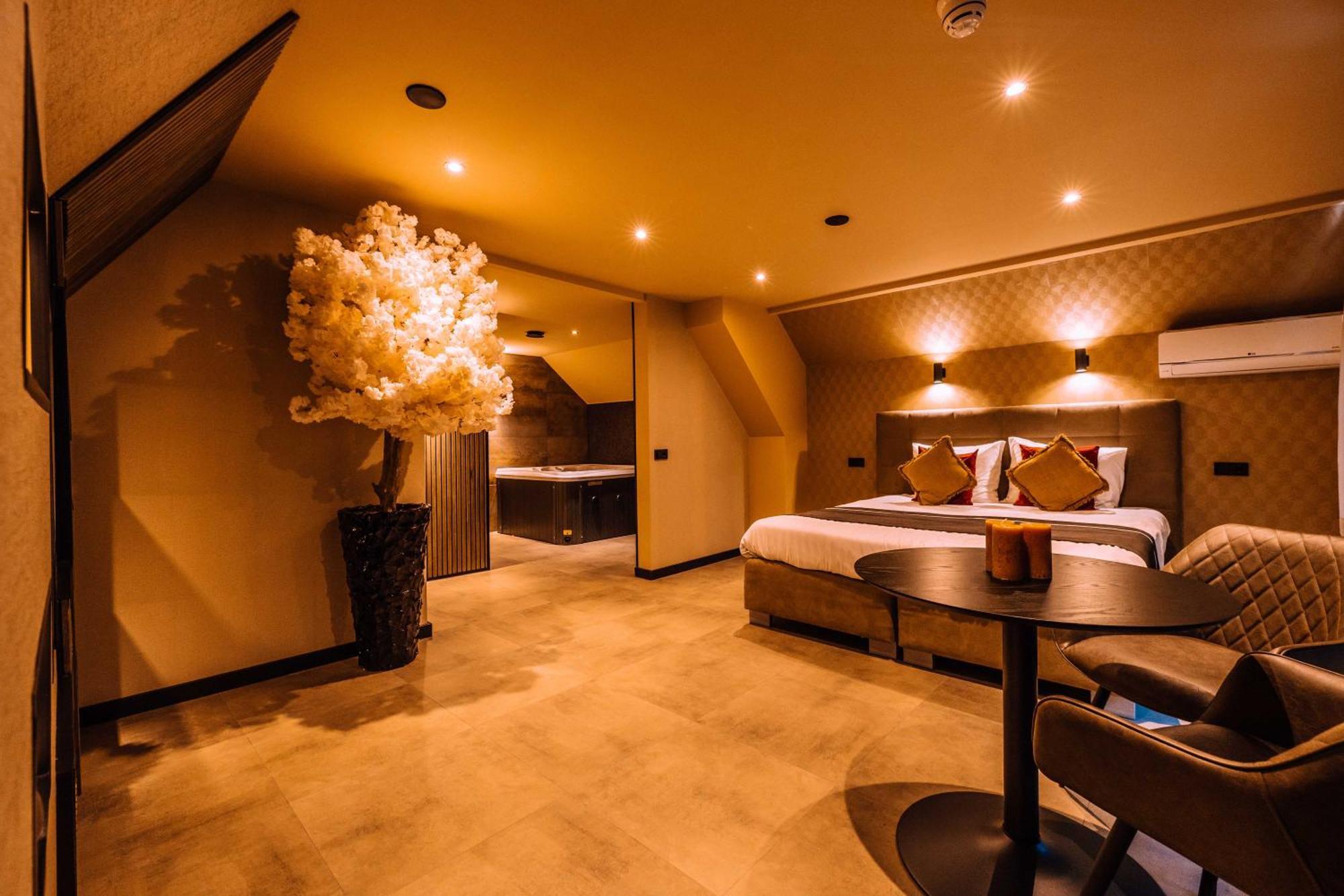 Hotel Buren Buren  Экстерьер фото